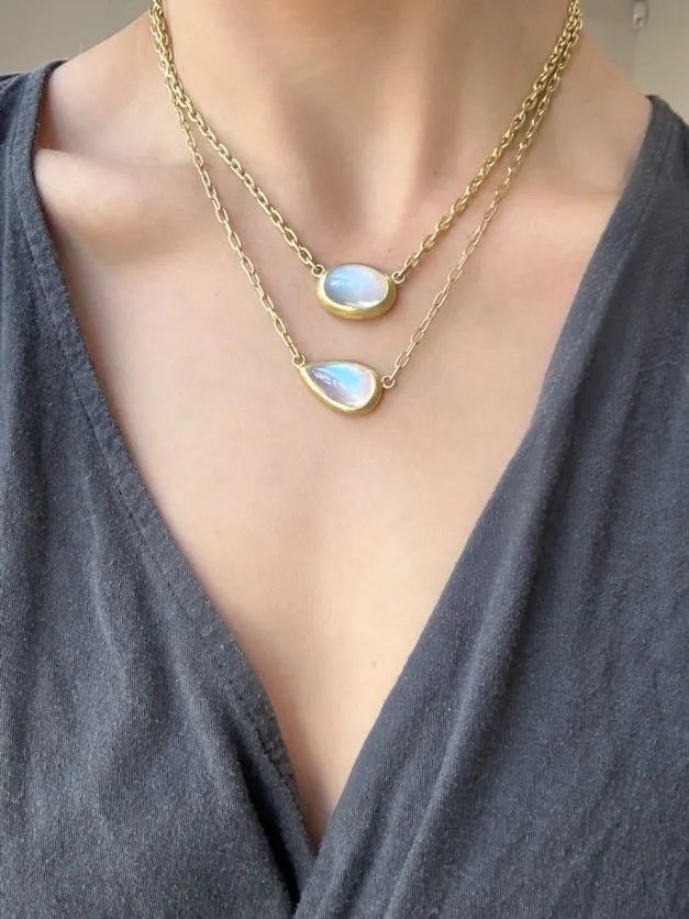 18 Karat Gold Pear Shaped Ceylon Moonstone Necklace - 13.44 carats