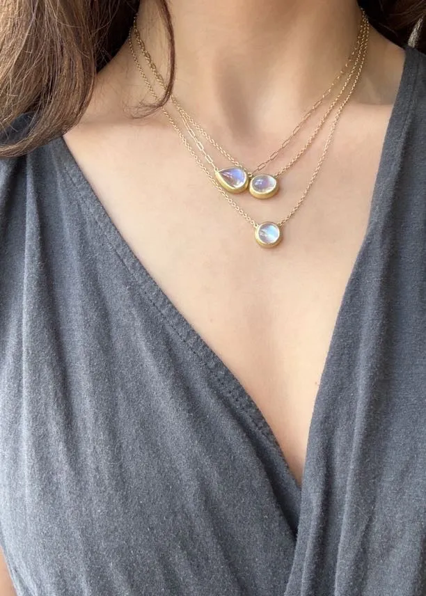 18 Karat Gold Pear Shaped Ceylon Moonstone Necklace - 6.75 carats