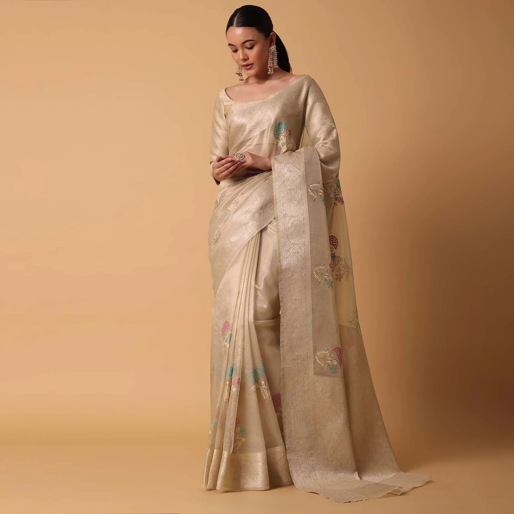Gold Kora Silk Chanderi Saree With Resham Thread Motifs And Unstitched Blouse Piece