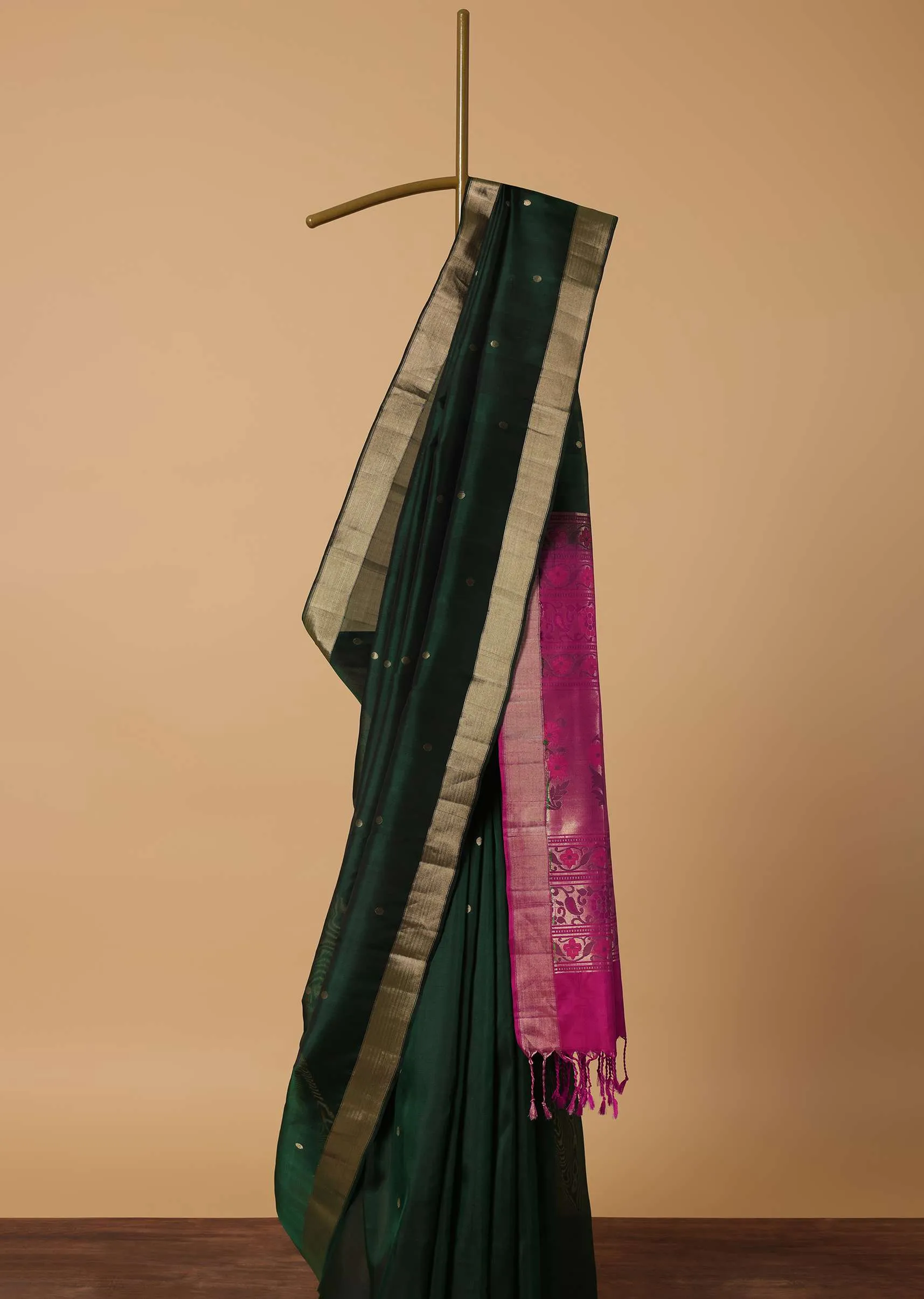 Green Silk Woven Saree With Contrast Pallu And Unstitched Blouse Piece