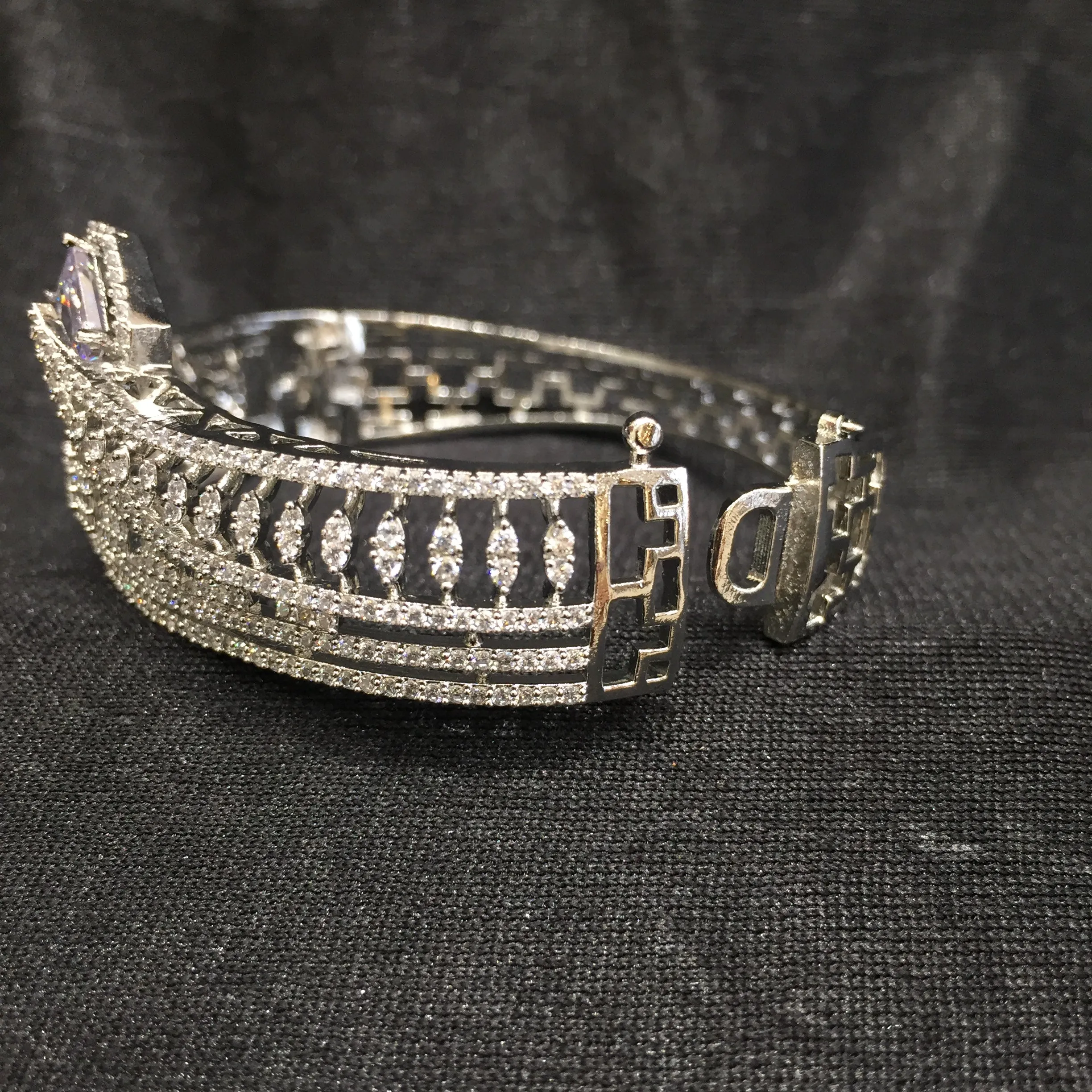 Zircon/AD Bracelet 6046-08